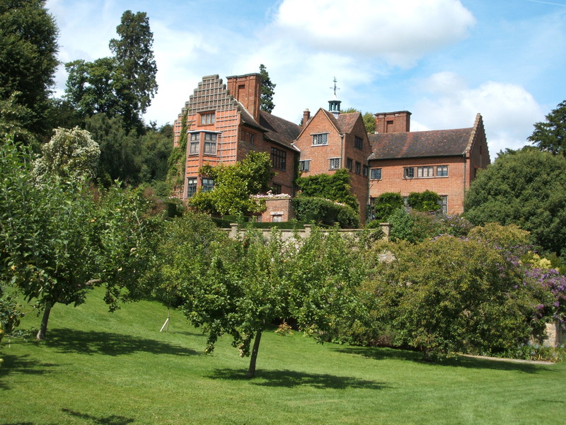 garden design grass cutting